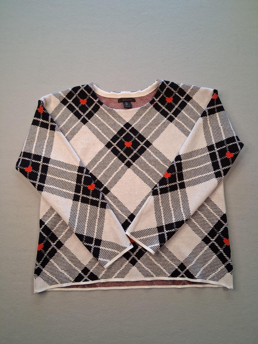 Tahari Beige  Sz L Plaid Crewneck Sweater with Red Heart Motif